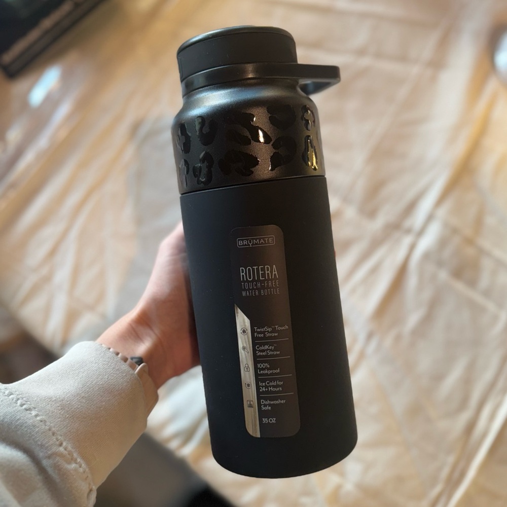 BrüMate Onyx Leopard Rotera Water Bottle 35Oz